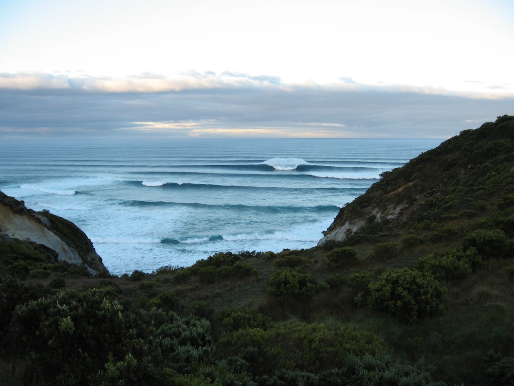 Huge waves at Castle Cove - The Great Ocean Walk